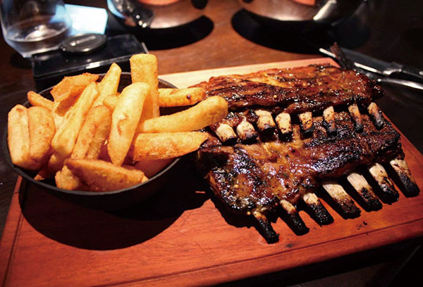 citibank-meat-wine-co_lamb-ribs-chips